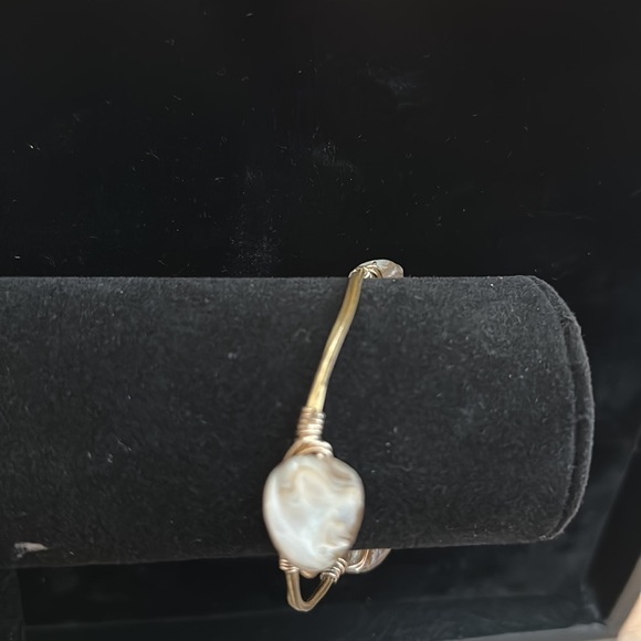 Copper wired bracelet with three stones - Picture 4 of 10